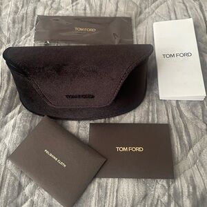 💯 Tom Ford Sunglass Case + Cloths